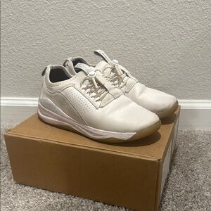 *USED* Clove White Nursing Sneakers